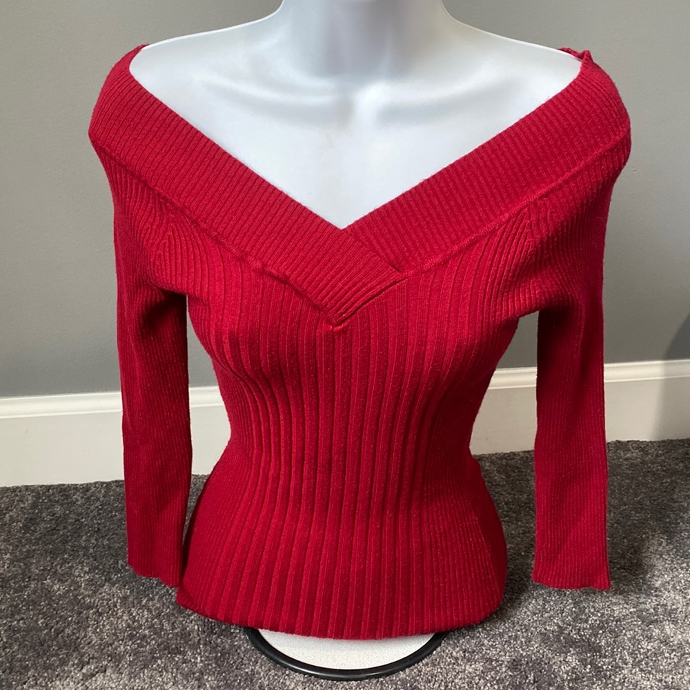 Xs tight fitted red ribbed optional off the shoulder red sweater